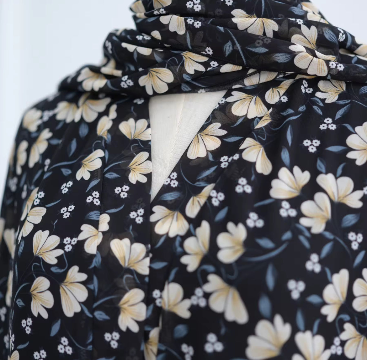Rawdah Floral Abaya