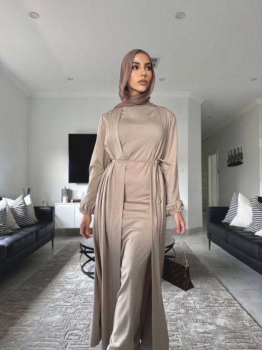 Amna High Neck Crepe Set