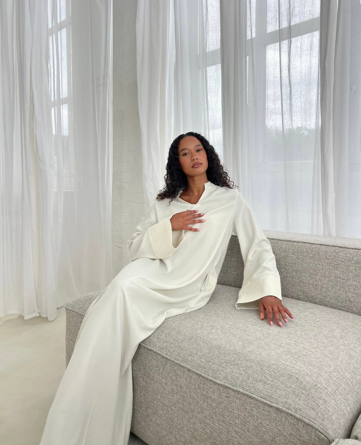 Greece - Minimal Closed Abaya