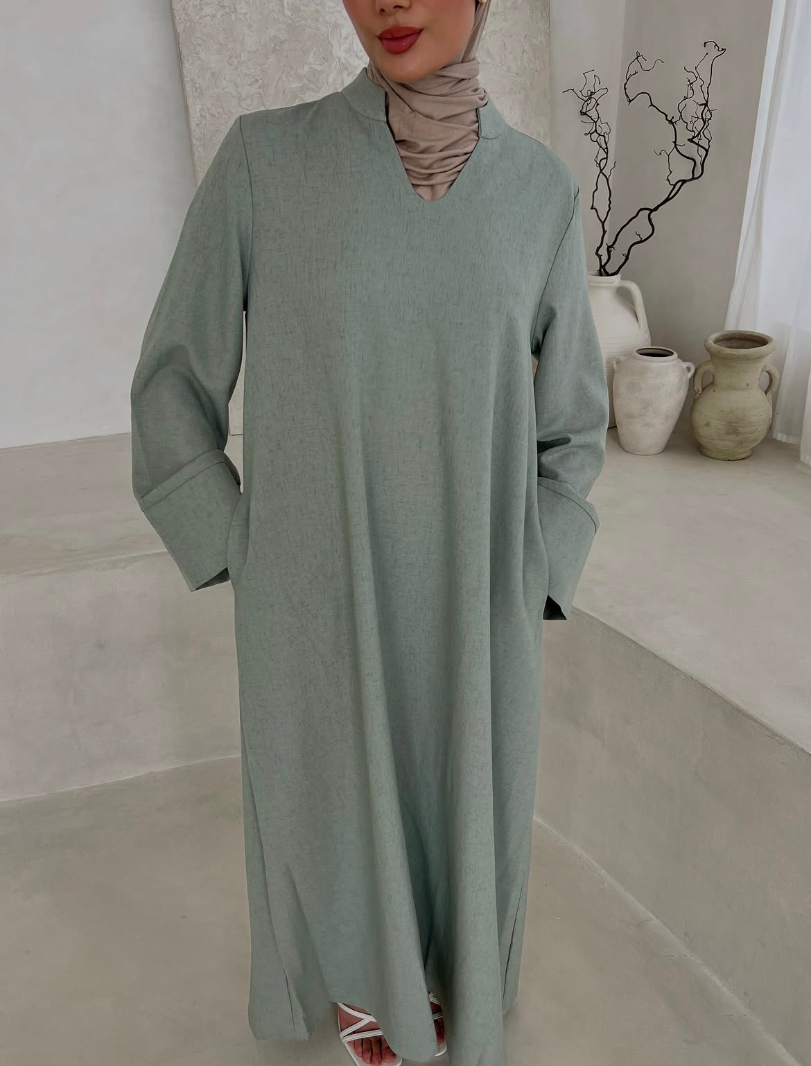 Greece - Minimal Closed Abaya
