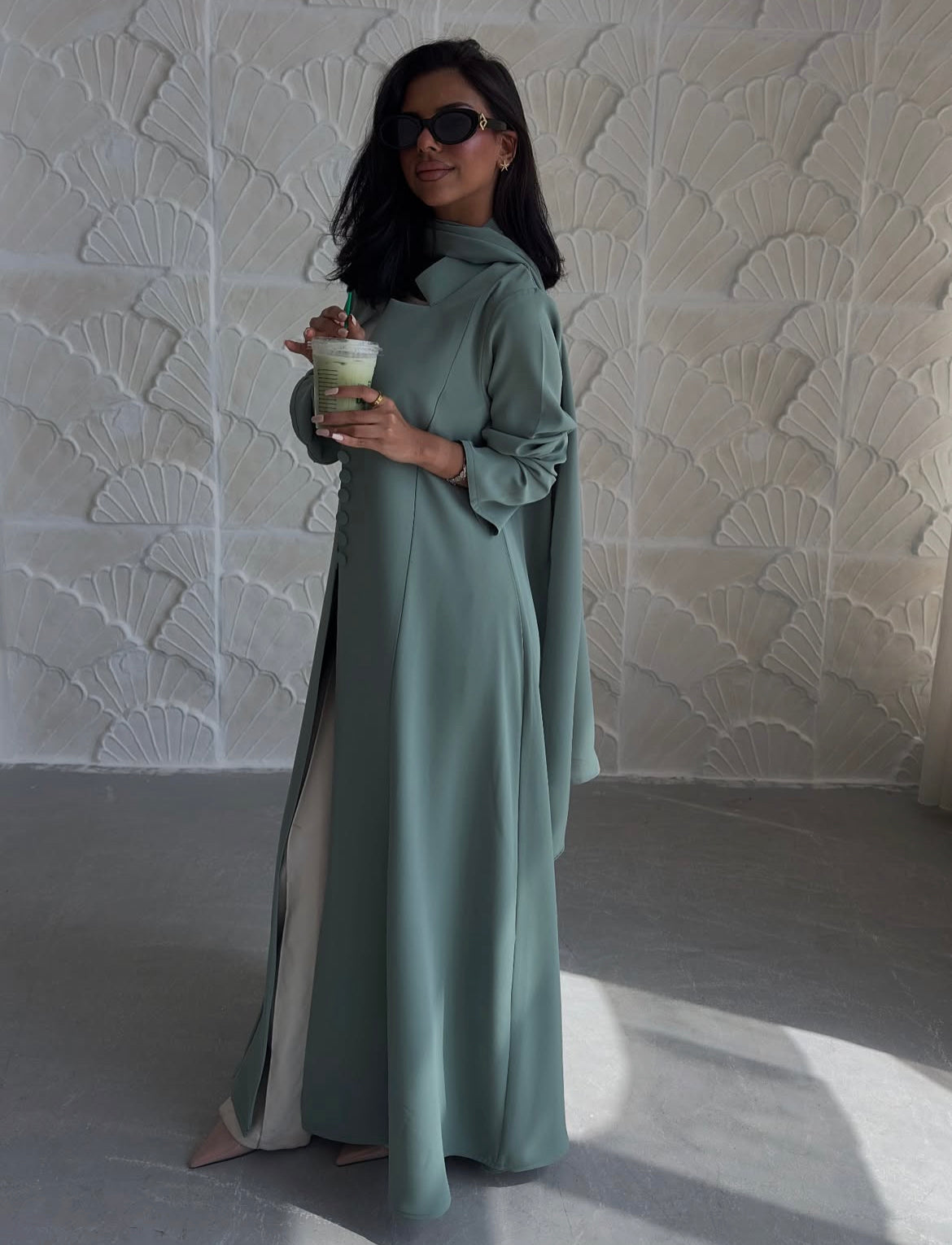 Zarqah Minimal Button Abaya